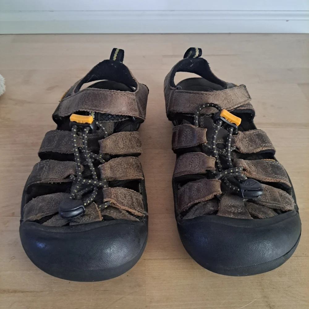 KEEN Brown Leather Waterproof Outdoor Sandals – Kids Size 3 (US) / EU 34